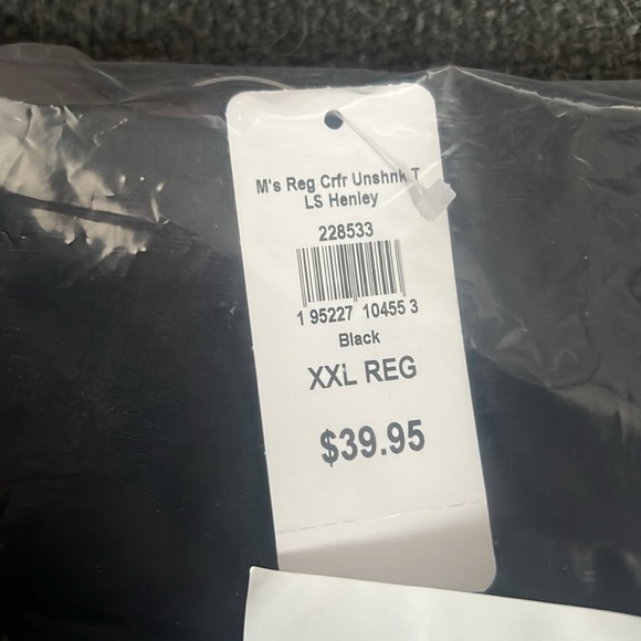 L.L. Bean M’s Carefree Unshrinkable long sleeve Henley - Picture 4 of 4